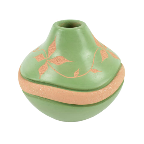 30600 POTTERY: Nat Green Etched Vine Marcella Yepa
