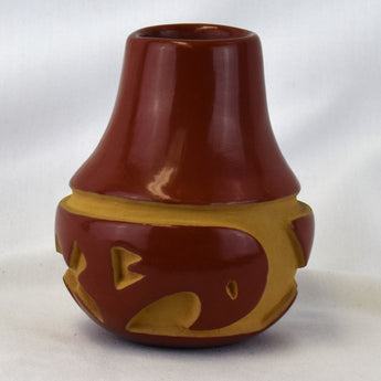 Red Incised Parrots Jar