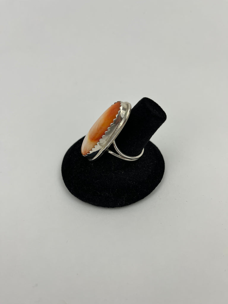Spiny Oyster Oval Ring by Ben Riggs – Museum of Northern Arizona Shop